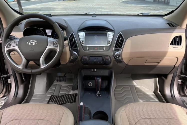 Used Hyundai ix35 2013 2.0L Automatic Two-Wheel Drive Smart GLS China IV Standard
