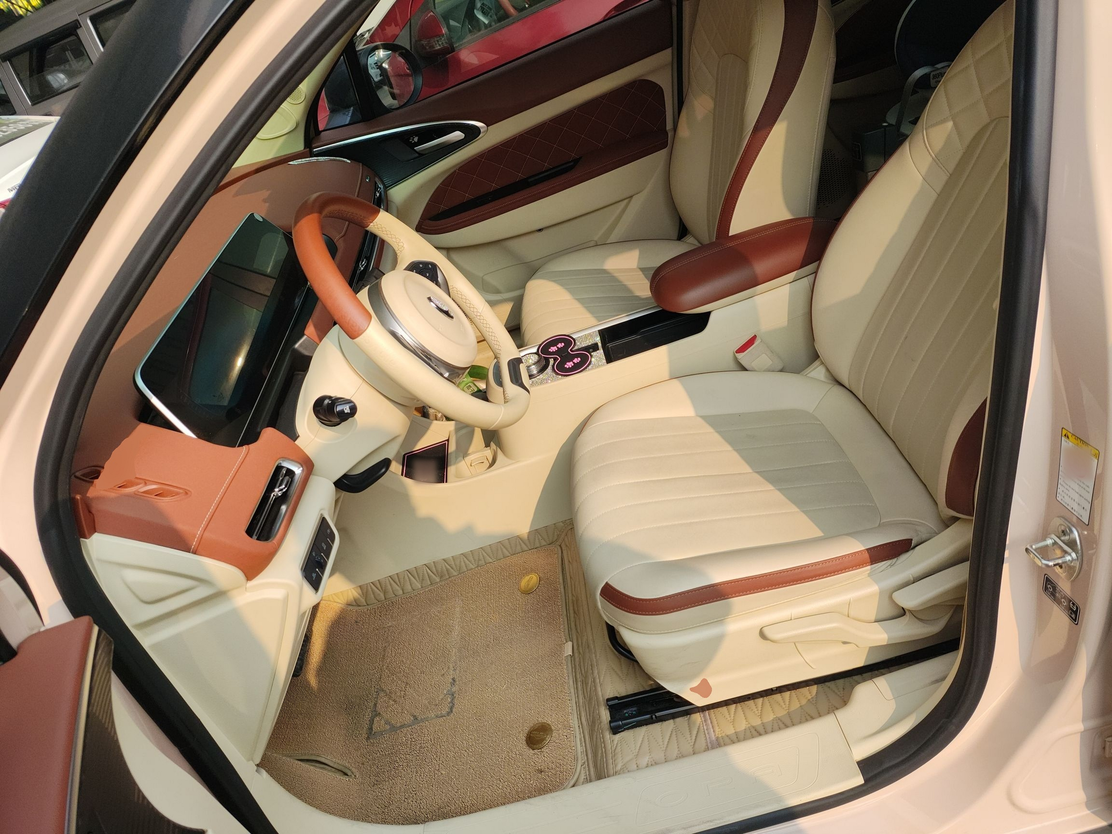 Переднее сиденье в автомобиле