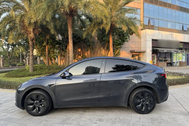 Used Tesla Model Y 2024 Long-Range All-Wheel-Drive Version
