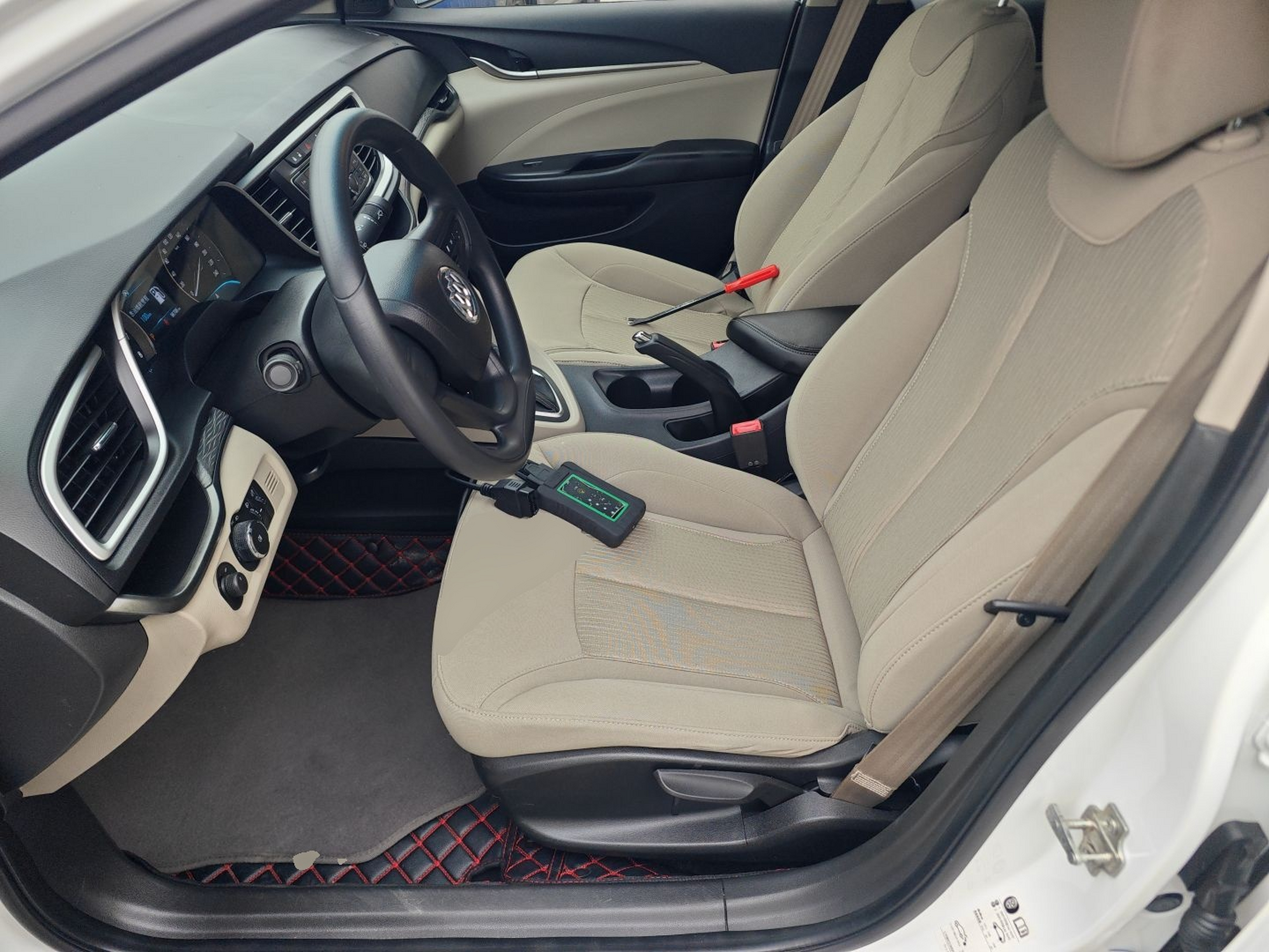 Переднее сиденье в автомобиле