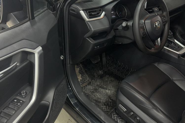 Used Toyota Wildlander 2020 Dual-Engine 2.5L E-CVT Two-Wheel Drive Luxury Edition
