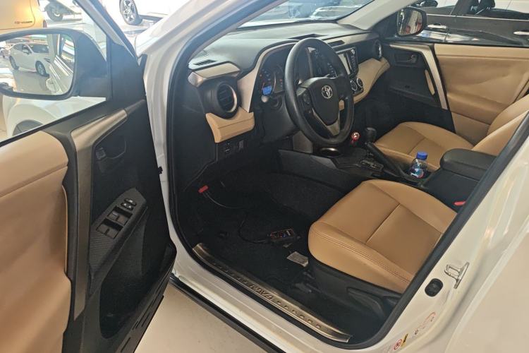 Used Toyota RAV4 2015 2.0L CVT Two-Wheel Drive Urban Edition