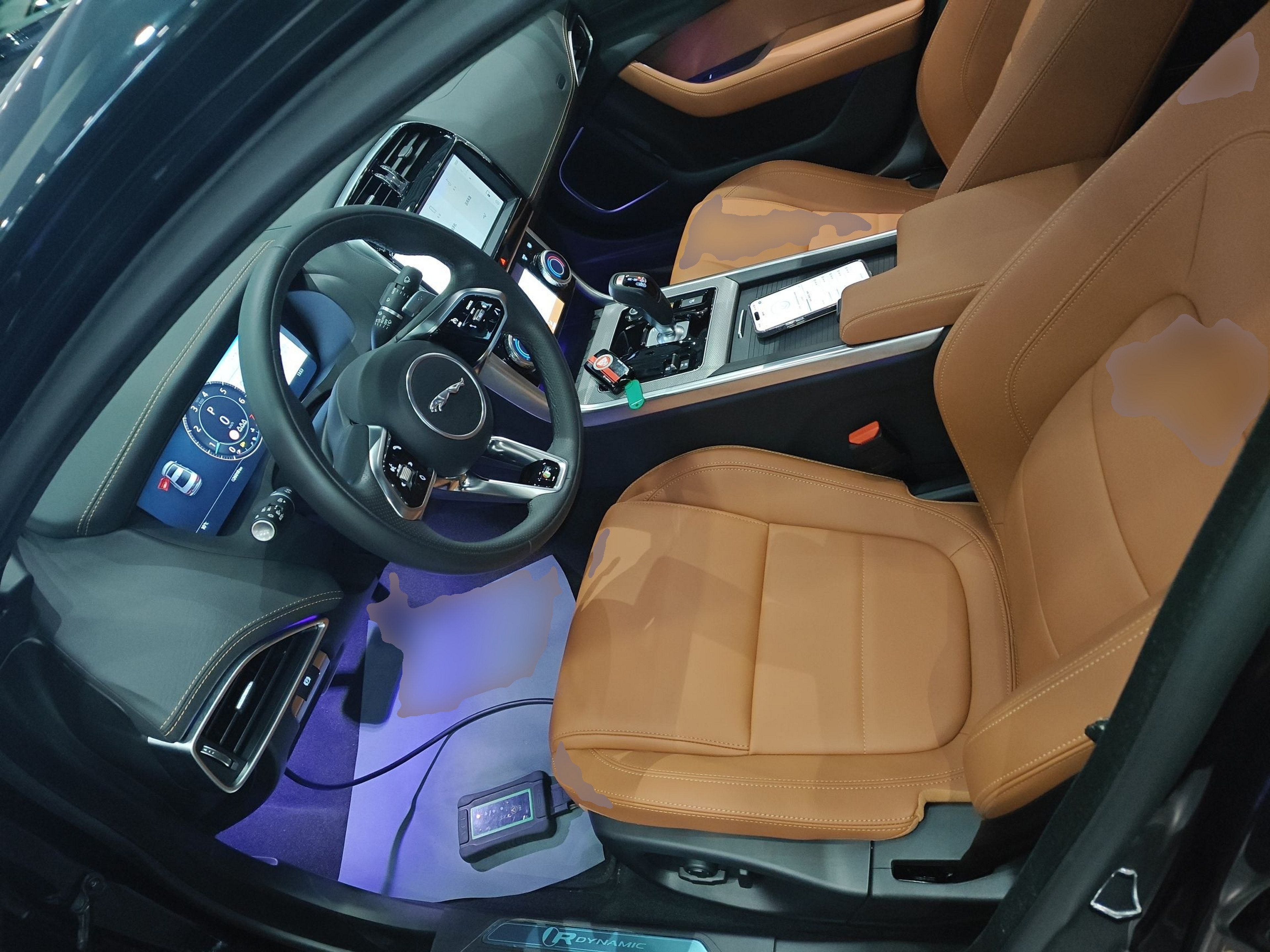 المقاعد الأمامية داخل السيارة