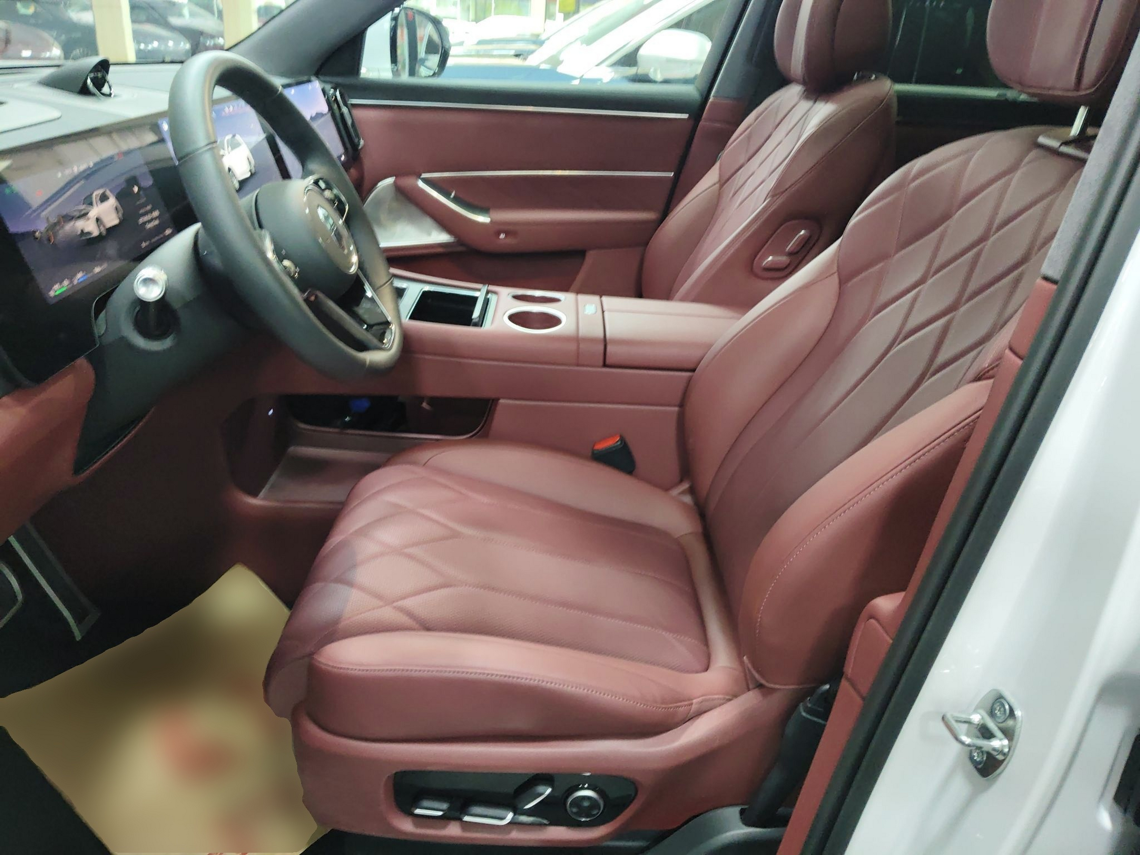 Переднее сиденье в автомобиле