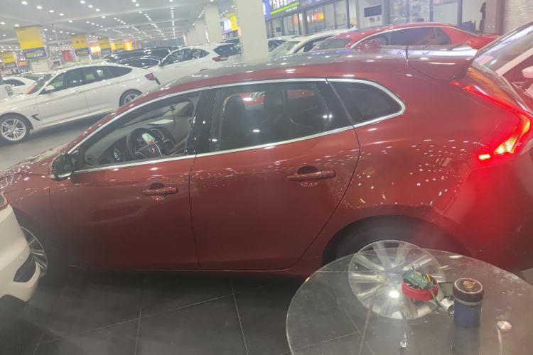 Used Volvo V40 2015 1.6T Zhiya Edition
