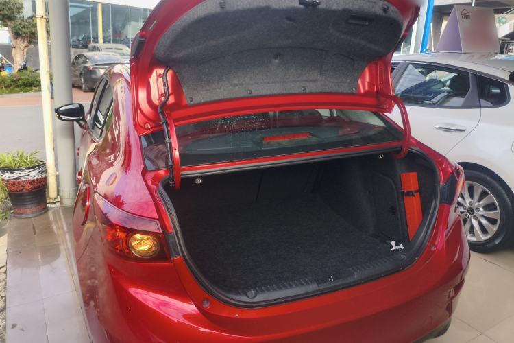 Used Mazda Mazda 3 Axela 2016 Sedan 2.0L Automatic Flagship Model
