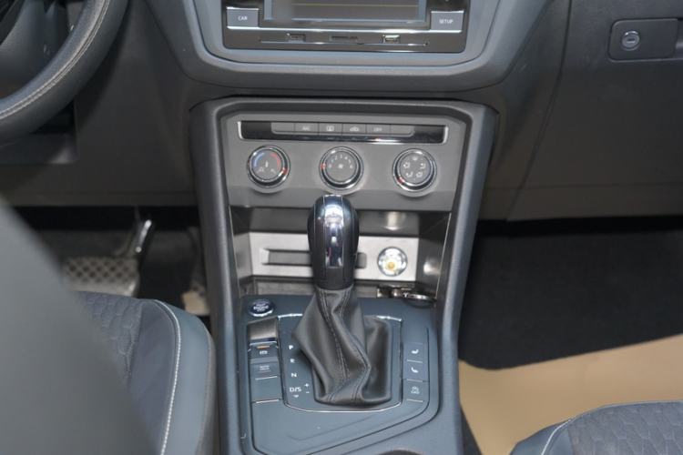 Used Volkswagen Tiguan L 2020 330TSI Automatic Two-Wheel Drive Luxury Edition China VI Standard