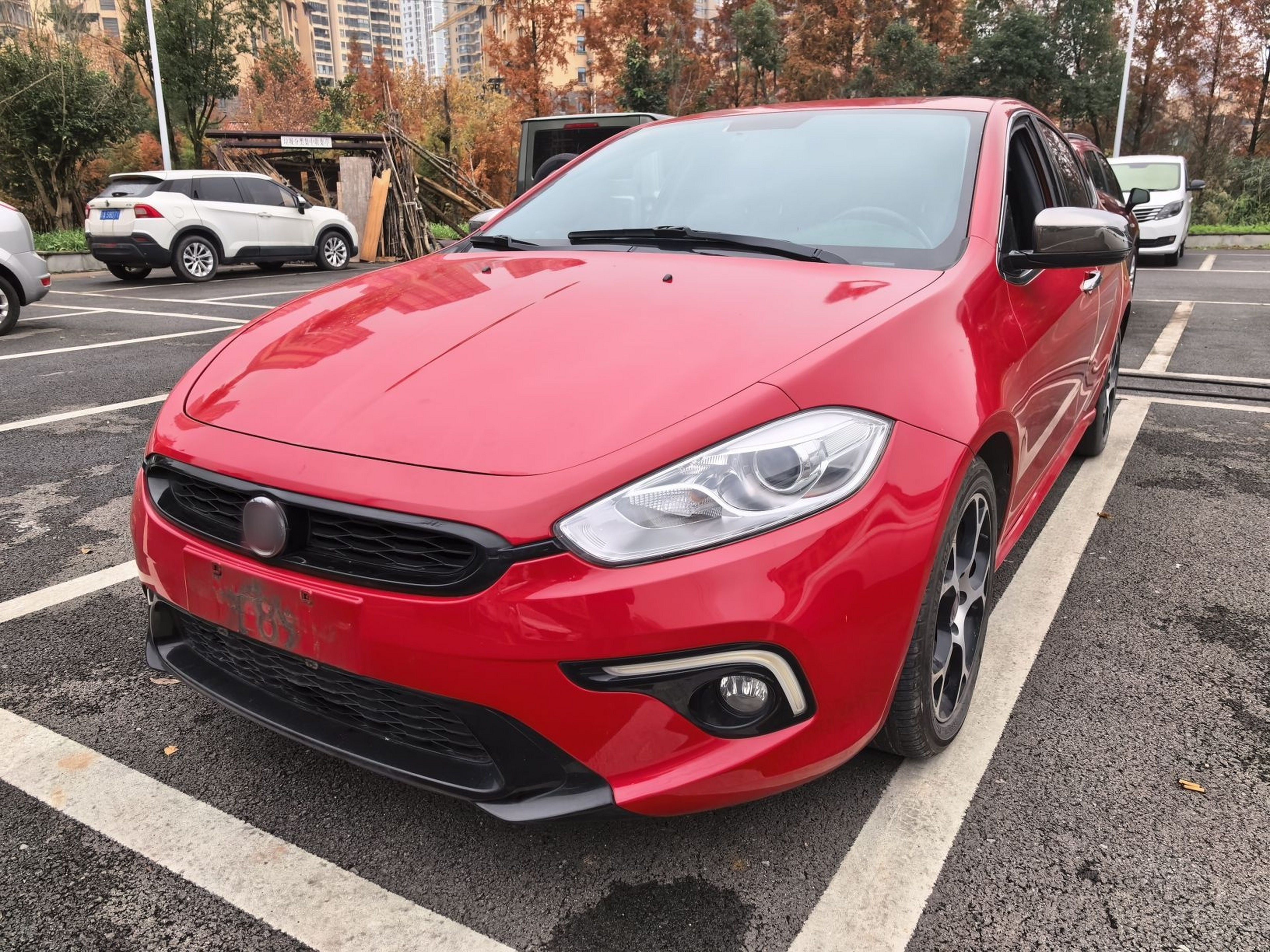 Под передней частью автомобиля