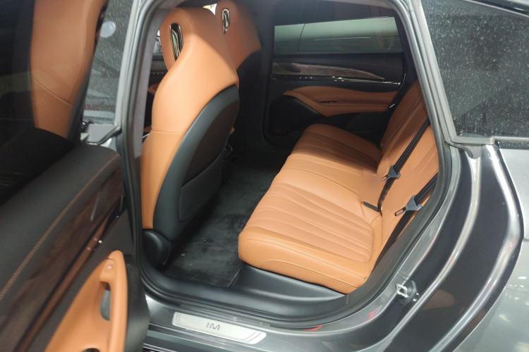 Used  L7 2022 Dynamic Model
