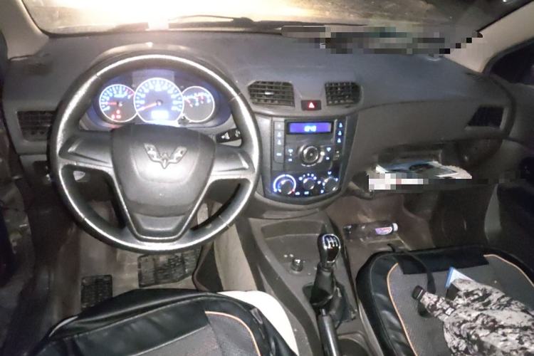 Used Wuling Hongguang 2014 1.5L S Standard Version
