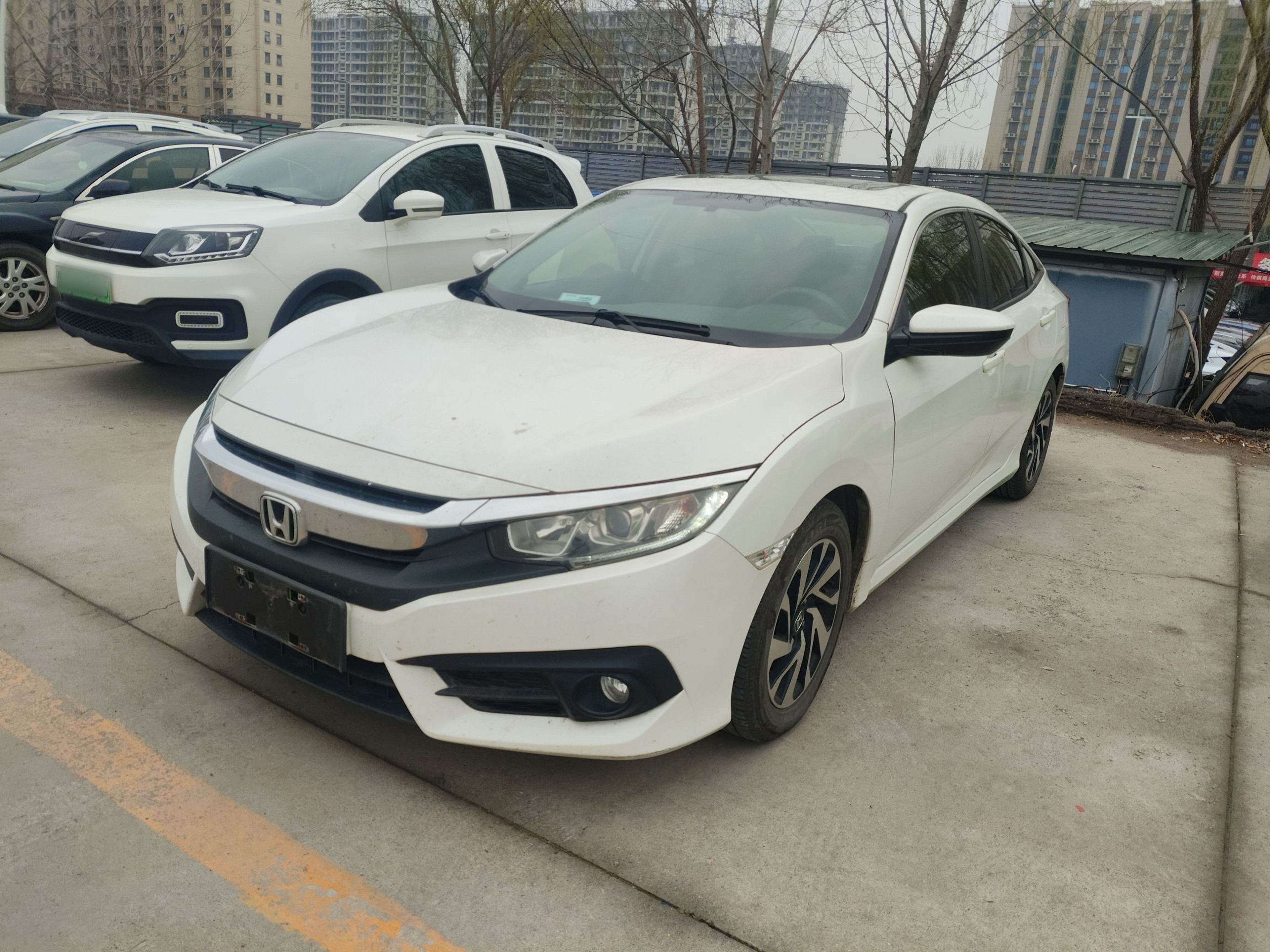 Под передней частью автомобиля