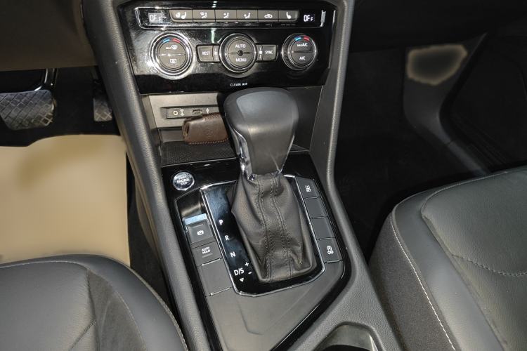 Used Volkswagen Tiguan L 2017 330TSI Automatic Two-Wheel Drive Luxury Edition