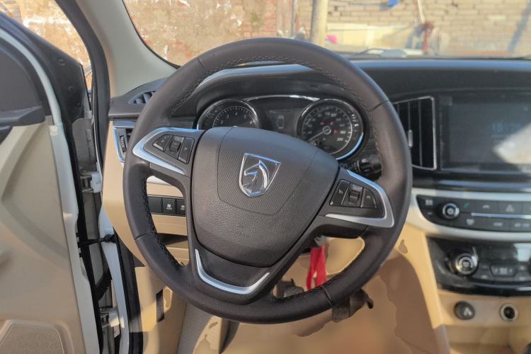 Used Baojun 730 2016 1.5T Manual Luxury Edition 7 Seats
