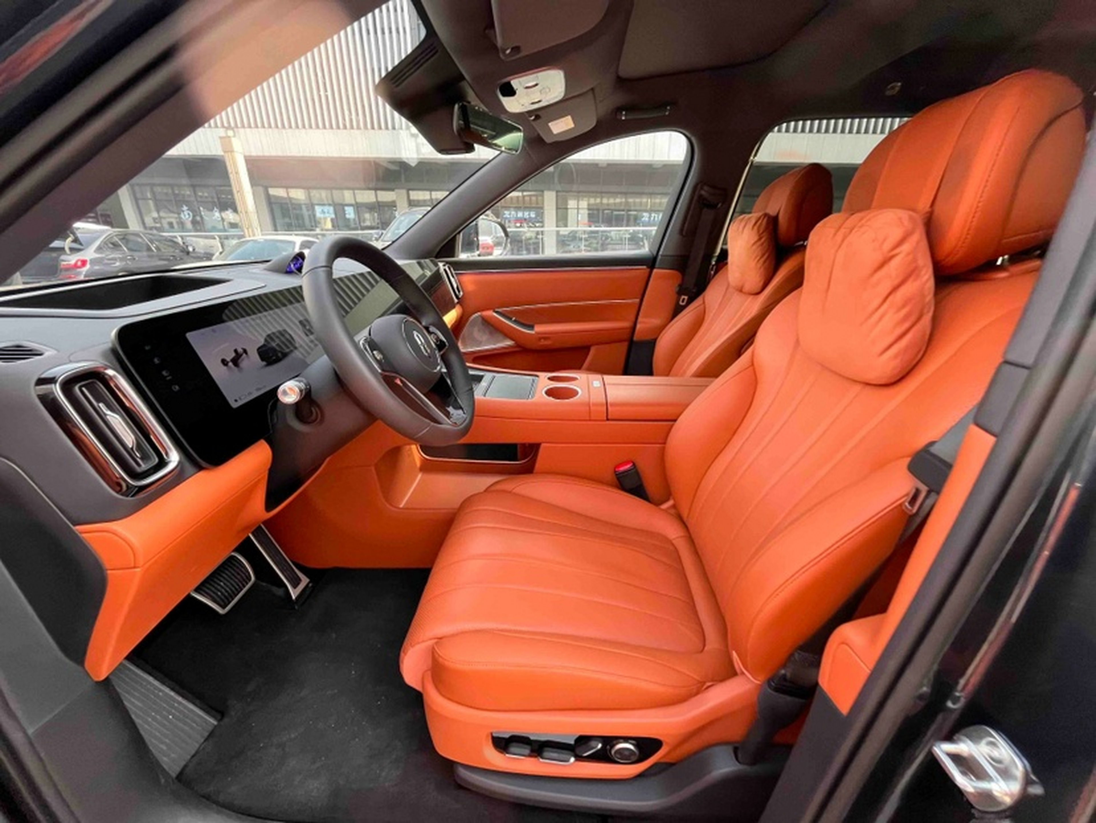 المقاعد الأمامية داخل السيارة