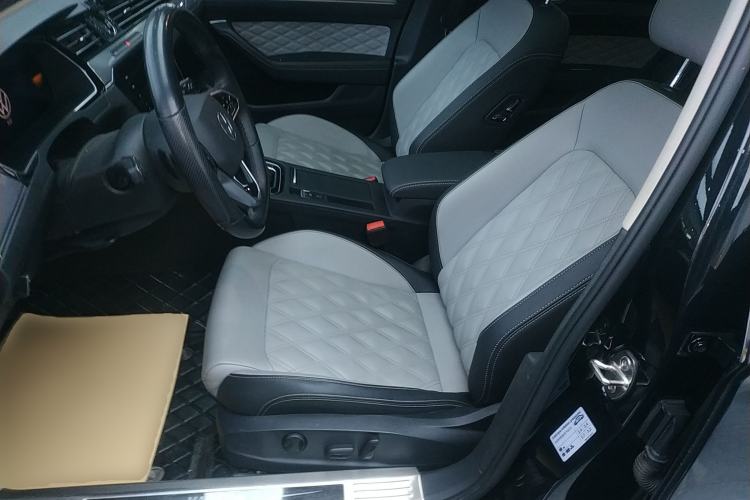 Used Volkswagen Magotan 2023 2 Million Units Limited Edition 330TSI DSG Leading Version
