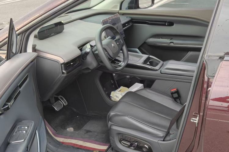 Used  HT 2023 670 Rear-Drive Ultra-High-Voltage NDA Version