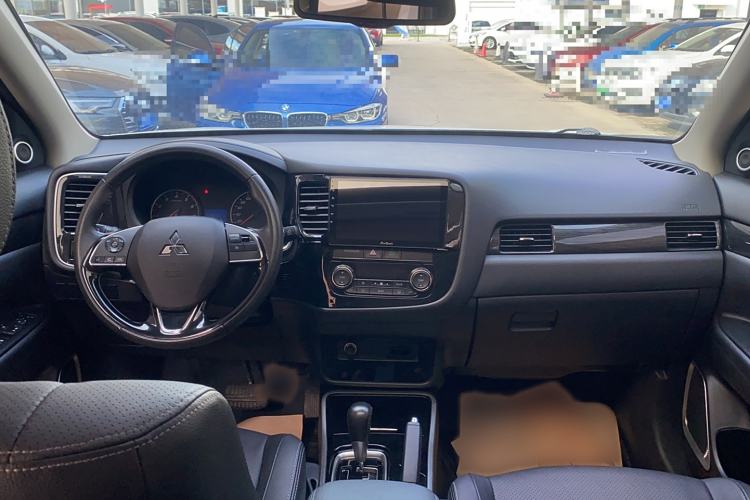 Used Mitsubishi Outlander 2018 2.0L Two-Wheel Drive Glory Edition 5 Seats
