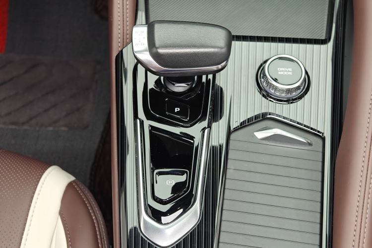 Used Geely Auto Monjaro L 2024 2.0TD High-Power Automatic Two-Wheel Drive Yunqi Version
