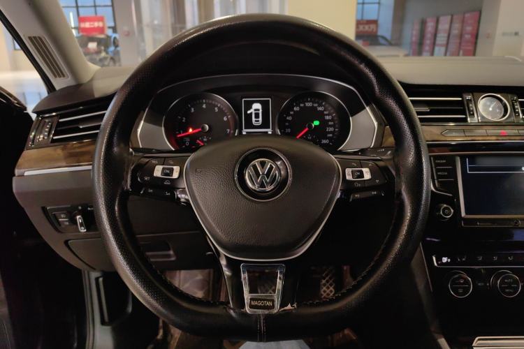 Used Volkswagen Magotan 2017 330TSI DSG Luxury Model
