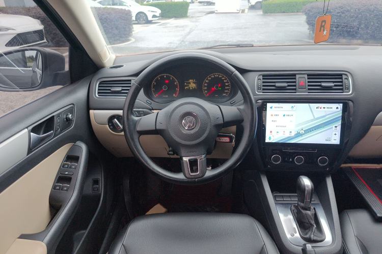 Used Volkswagen Sagitar 2014 1.6L Automatic Comfort Model
