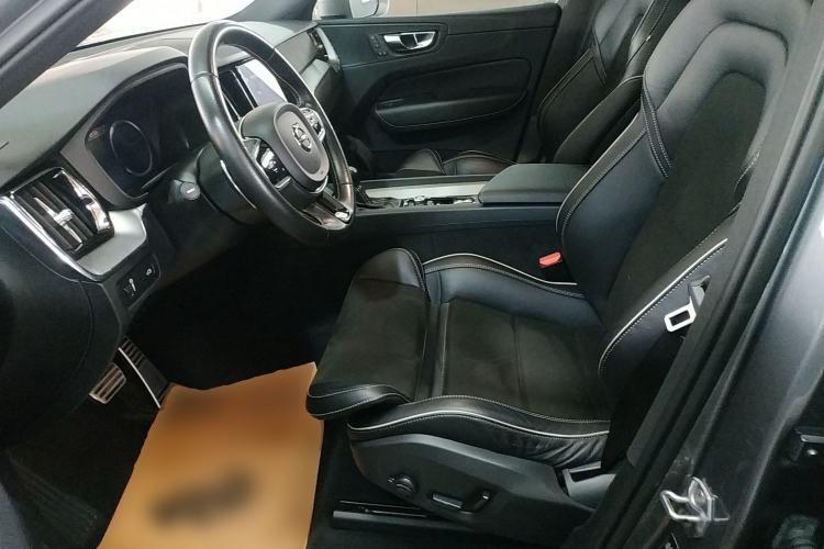 Used Volvo XC60 2019 T5 4x4 Smart & Dynamic Sport Edition China VI Standard
