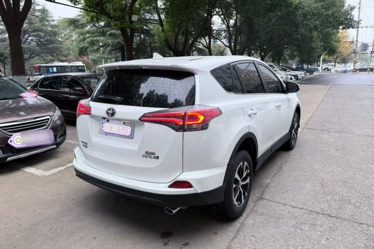 Used Toyota RAV4 2019 2.0L CVT Two-Wheel Drive Urban Edition China VI Standard
