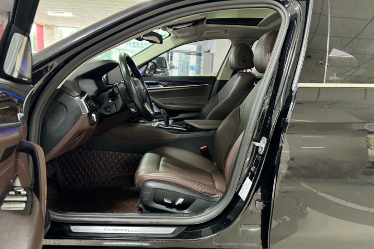 Used BMW 5 Series 2019 Facelifted 525Li Luxury Package
