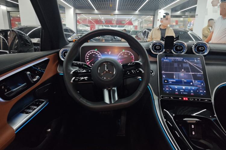 Used Mercedes-Benz GLC 2023 Facelift GLC 260 L 4MATIC Luxury Version 7-Seater