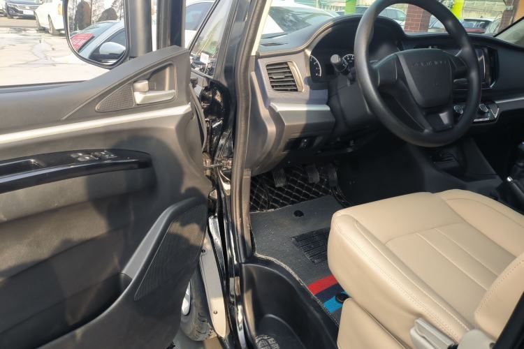 Used FORTHING Lingzhi 2023 M5L 1.6L Base Model 7 Seats
