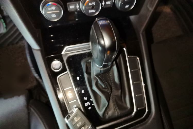 Used Volkswagen Magotan 2017 330TSI DSG Luxury Model
