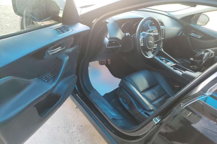 Used Jaguar F-PACE 2018 2.0T Two-Wheel Drive Urban Deluxe Edition
