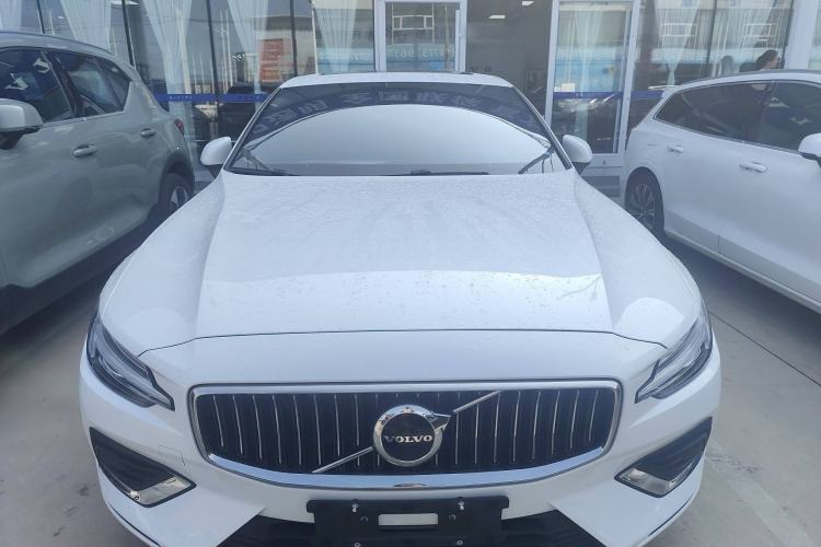 Used Volvo S60 2024 B4 Zhiyuan Luxury Edition
