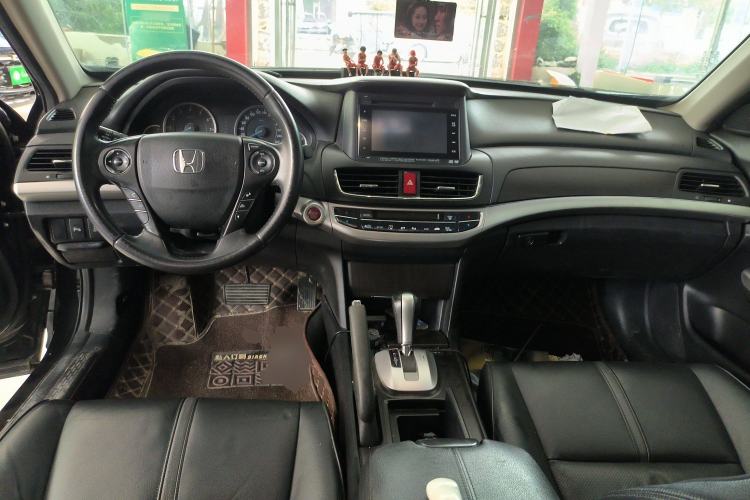 Used Honda Crosstour 2014 2.4L Luxury Navigation Edition
