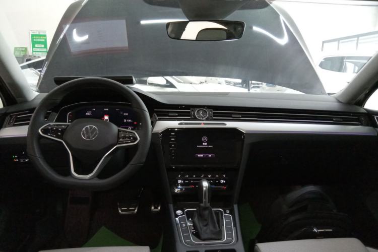 Used Volkswagen Magotan 2025 Revised Version Zhongxiang Edition 330TSI DSG Luxury Trim
