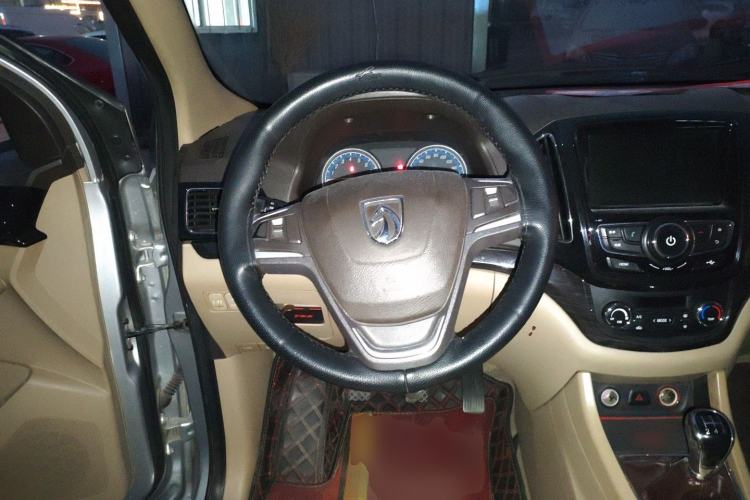 Used Baojun 730 2014 1.5L Manual Luxury Navigation ESP Version 7 Seats