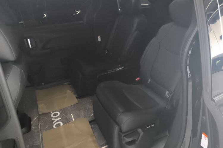 Used Toyota Granvia 2023 2.5L Hybrid Flagship VIP Edition
