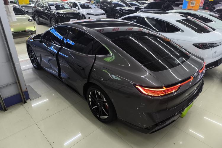 Used  E8 2024 550 km Range Rear-Wheel-Drive PRO