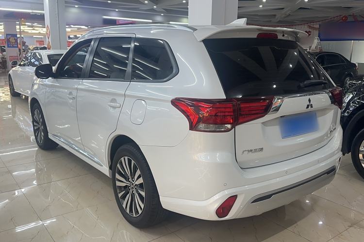 Used Mitsubishi Outlander 2021 Revised Version 2.0L Two-Wheel Drive Comfort Edition 7 Seats
