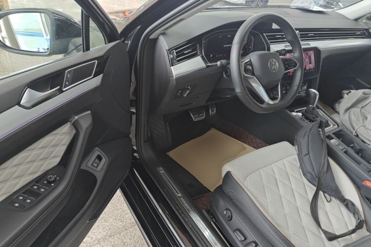 Used Volkswagen Magotan 2025 Zhongxiang Version 330TSI DSG Luxury Edition
