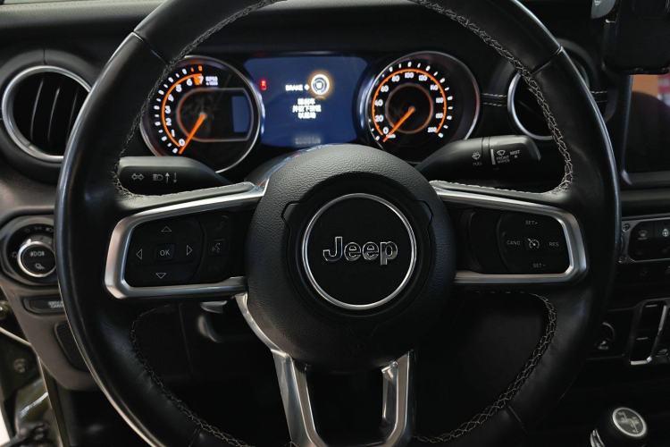 Used  Gladiator 2022 3.6L Pioneer Edition
