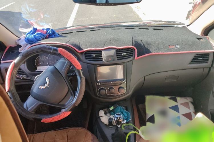 Used Wuling Hongguang 2015 1.5L S Basic Version China V Standard
