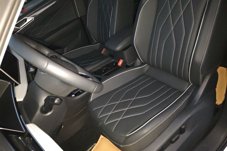 Used Volkswagen Tiguan L 2024 Outstanding Model 330TSI Automatic Two-Wheel Drive R-Line Dragon Glory Edition
