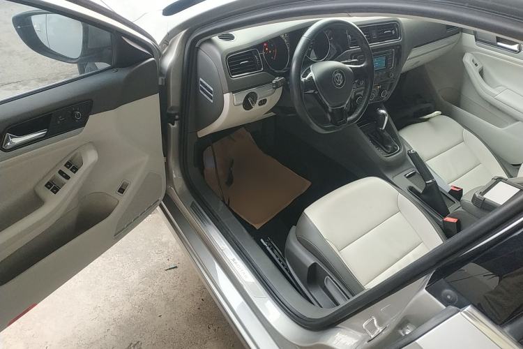 Used Volkswagen Sagitar 2015 1.6L Automatic Comfort Model