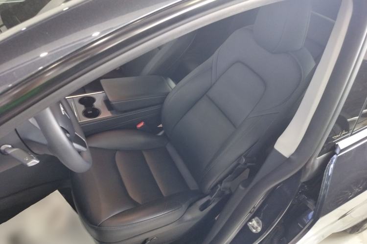 Used Tesla Model Y 2024 Long-Range All-Wheel-Drive Version
