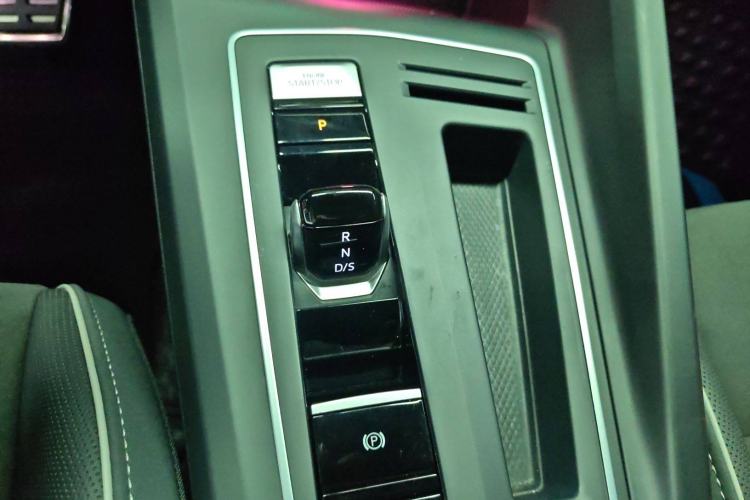 Used Volkswagen Golf 2023 Facelift 280TSI DSG R-Line Lite
