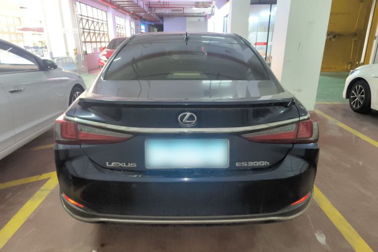 Used Lexus ES 2020 300h Premier Edition
