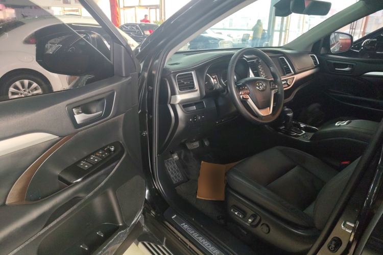 Used Toyota Highlander 2018 2.0T Four-Wheel Drive Luxury Version 7 Seats China VI Standard
