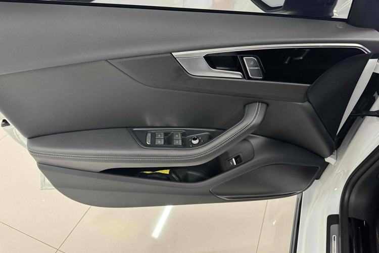 Used Audi A4L 2025 2 Million Units Enjoyment Version 40 TFSI Luxury Dynamic Edition
