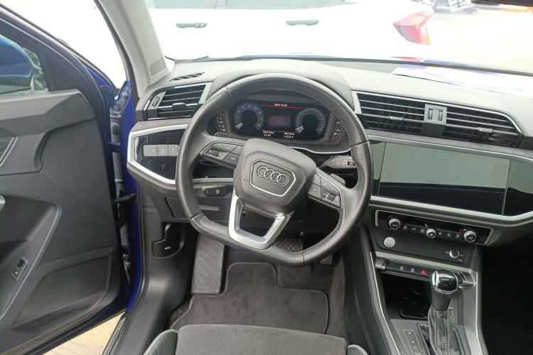 Used Audi Q3 2019 40 TFSI Fashion Dynamic Model