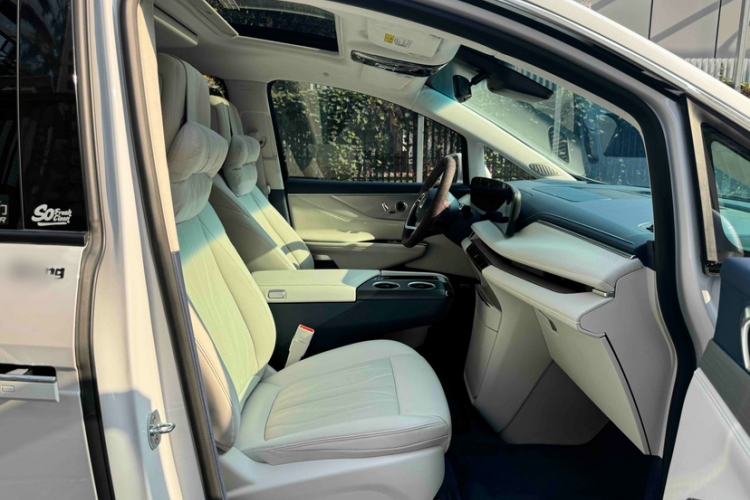 Used Buick GL8 New Energy 2024 Lu Zun Luxury Edition 7-Seater
